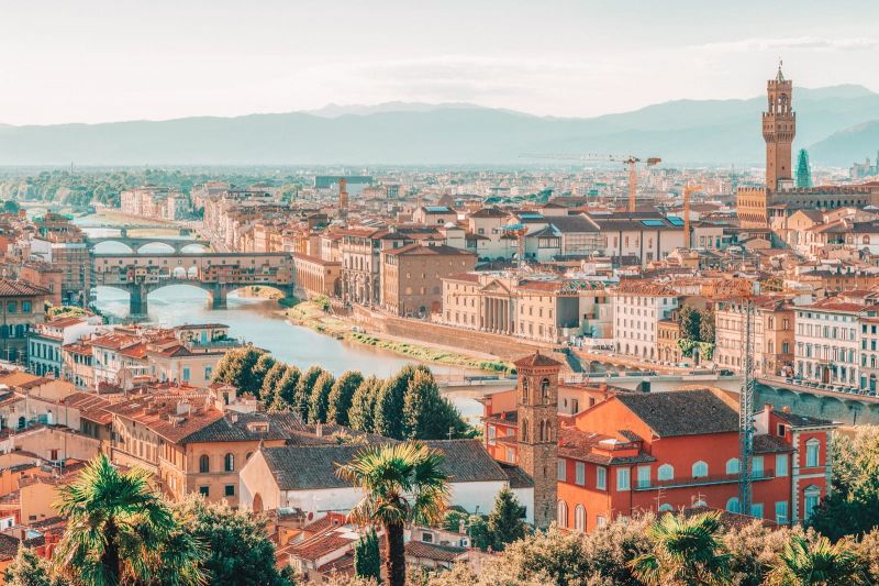 Florence là thủ phủ của vùng Tuscany và tỉnh Florence của Italia