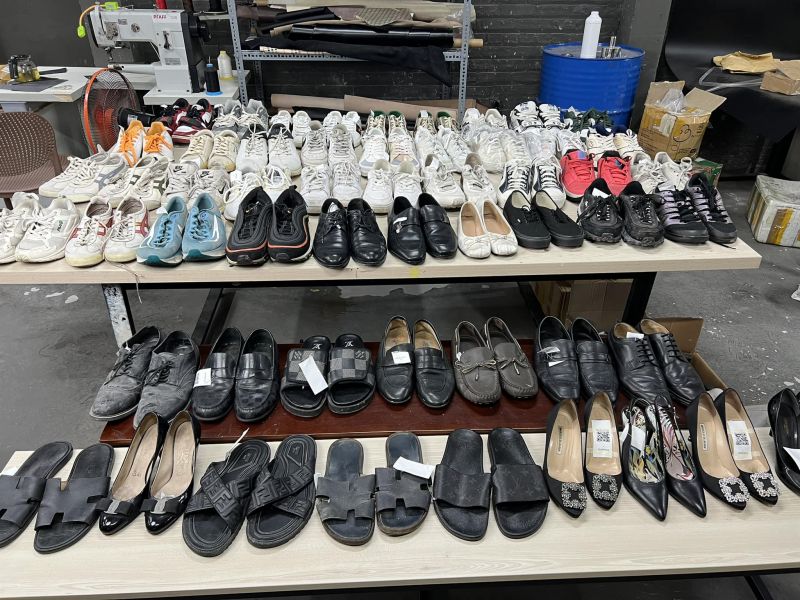 Fox - Tiệm Vệ Sinh Giày, Phục Hồi Giày, Sửa Chữa Giày