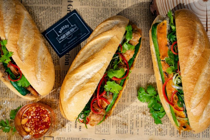 Gặm Bánh Mì