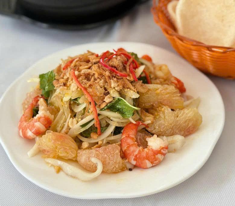 Gỏi bưởi hải sản Gành Hào