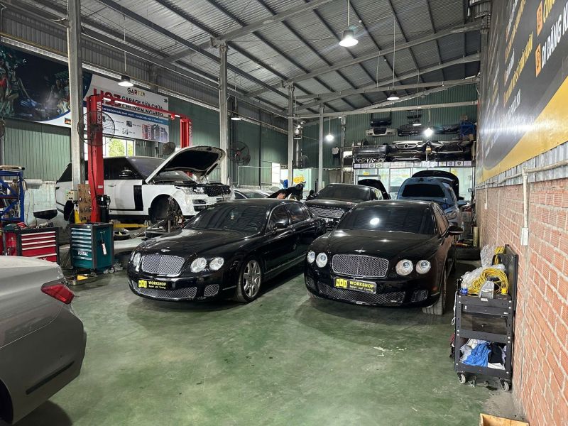 GARAGE H93 WORKSHOP