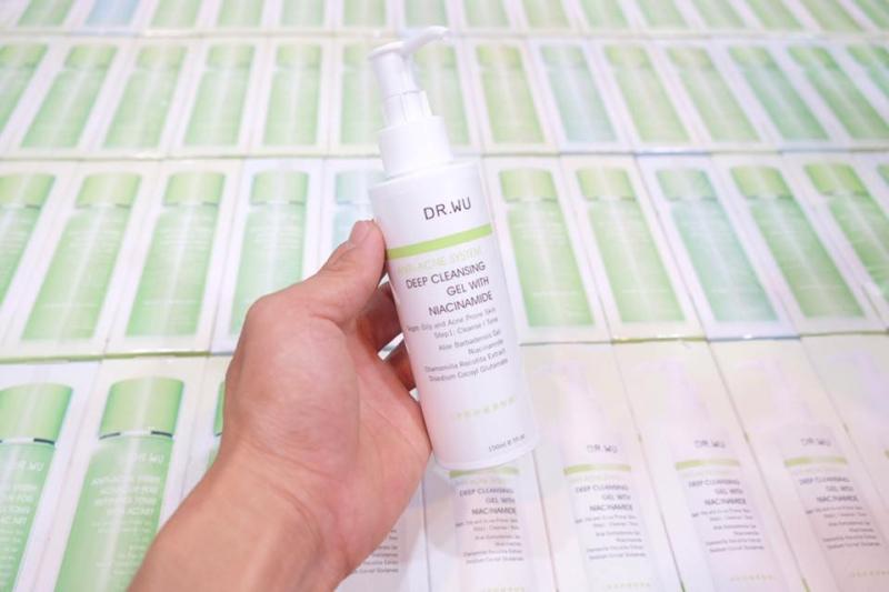 Gel rửa mặt Dr.Wu Gentle Cleansing Gel With Niacinamide