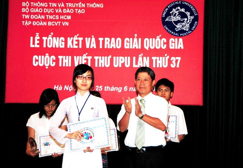 Hồ Thị Quế Chi tại Lễ trao giải cuộc thi viết thư quốc tế UPU lần thứ 37