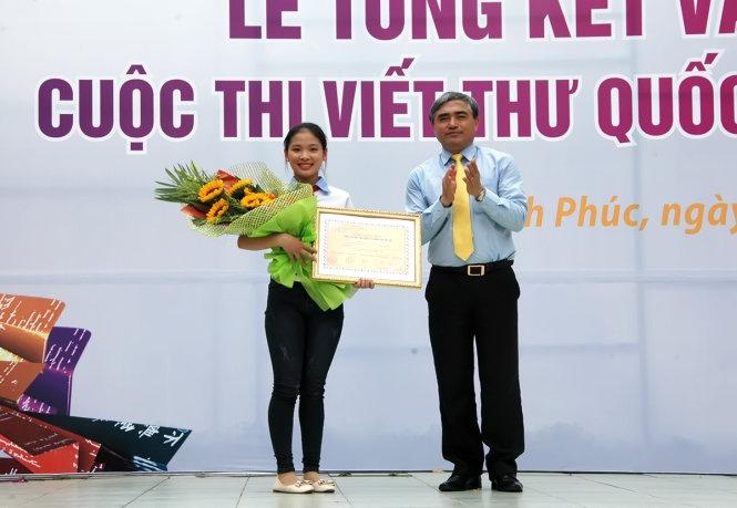 Nguyễn Thị Thu Trang tại Lễ trao giải cuộc thi viết thư quốc tế UPU lần thứ 45