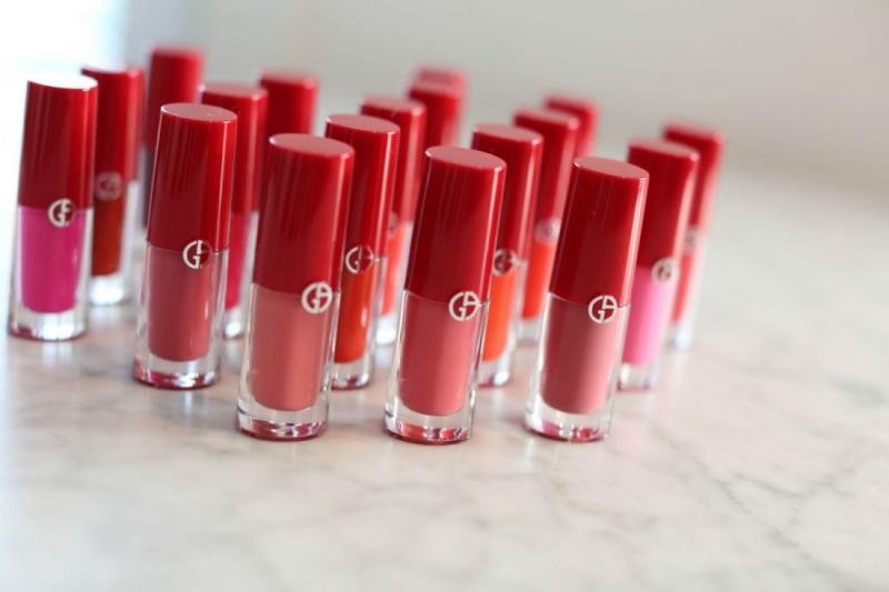 Giorgio Armani Lip Magnet là dòng son kem lì không gây khô môi