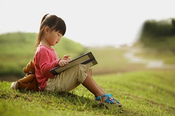 Giúp trẻ hình thành thói quen đọc sách ngay từ nhỏ