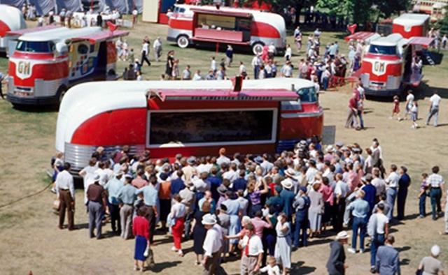 GM Futurliner No.10 thu hút hàng triệu người tham quan