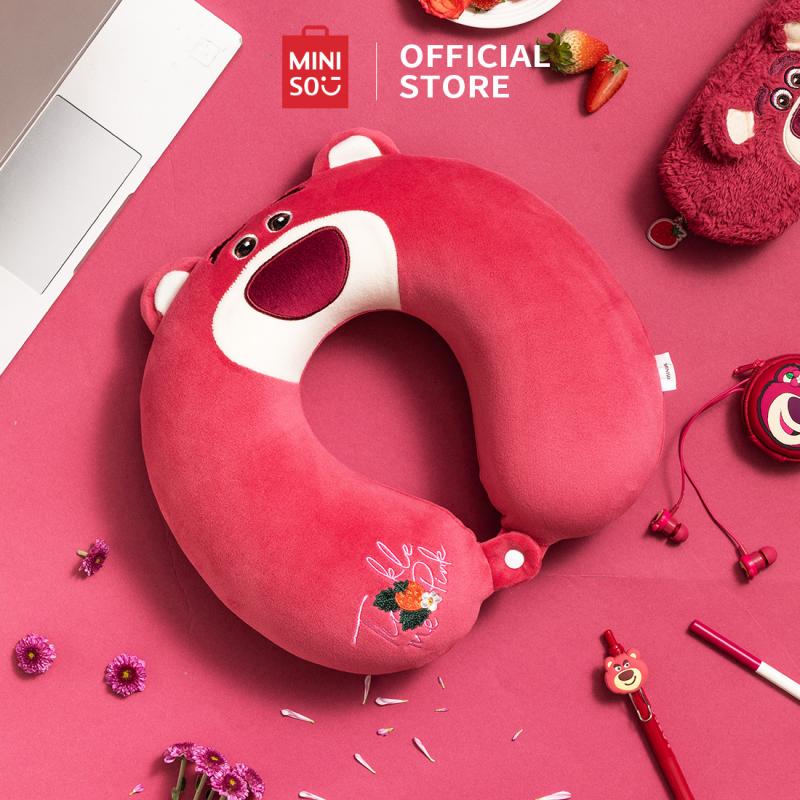 Gối kê cổ chữ U hình gấu Lotso Bear, gấu dây tây Toy Story Miniso mềm mại dễ thương