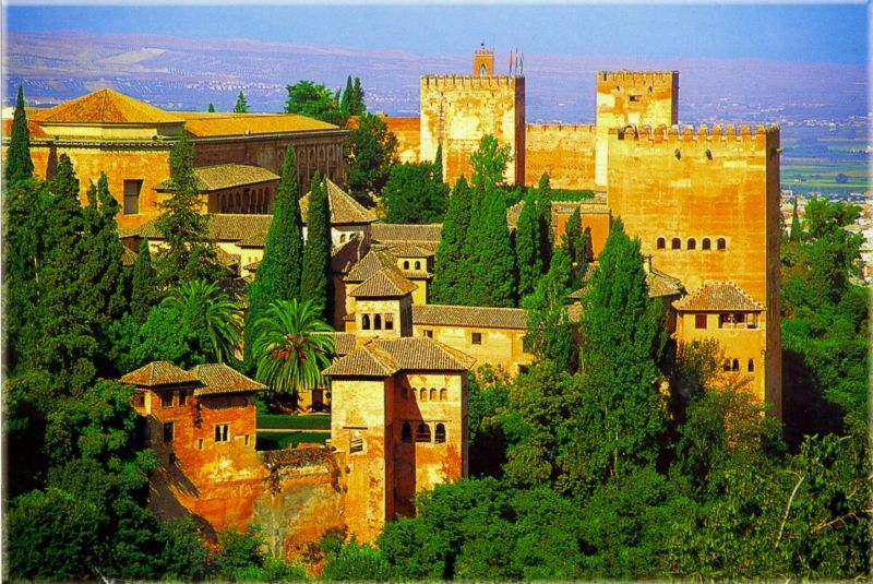 Granada là thành phố thuộc khu tự trị Andalusia, phía nam Tây Ban Nha.