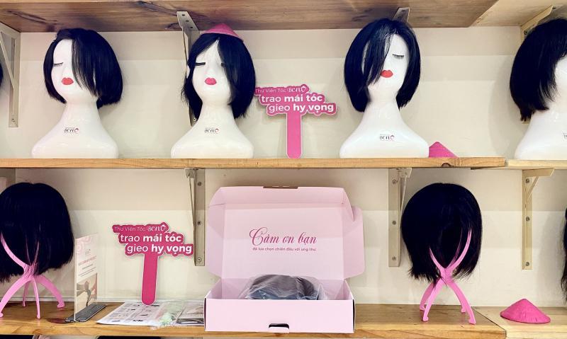 Gửi tóc hiến tặng về Văn phòng Mạng lưới Ung thư vú Việt Nam (BCNV) qua đường bưu điện