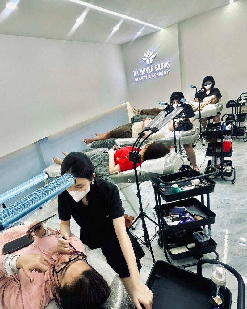 Hà Huyền Academy - Đào Tạo Phun Xăm Chuyên Nghiệp