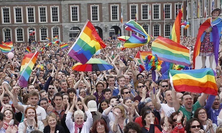 Hà Lan là quốc gia đầu tiên hợp pháp hóa hôn nhân đồng tính