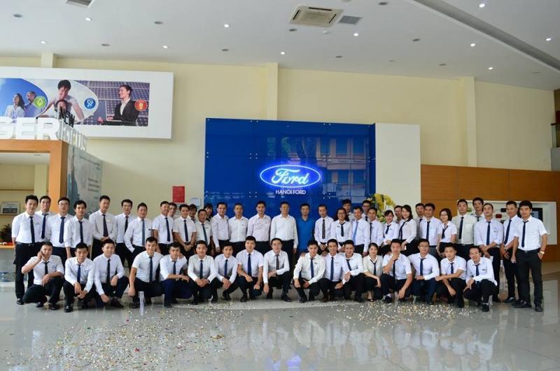 Đội ngũ nhân viên Hà Nội Ford.