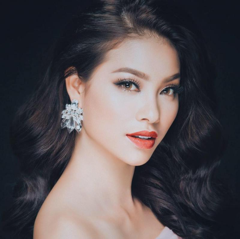 Hoa hậu Phạm Hương mang vẻ đẹp tươi trẻ, tự tin, năng động