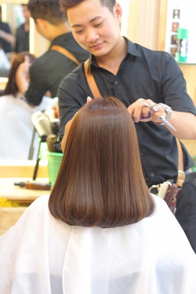 Hair salon Phước Sài Gòn sở hữu một đội ngũ thợ tay nghề cao, được đào tạo bàn bản