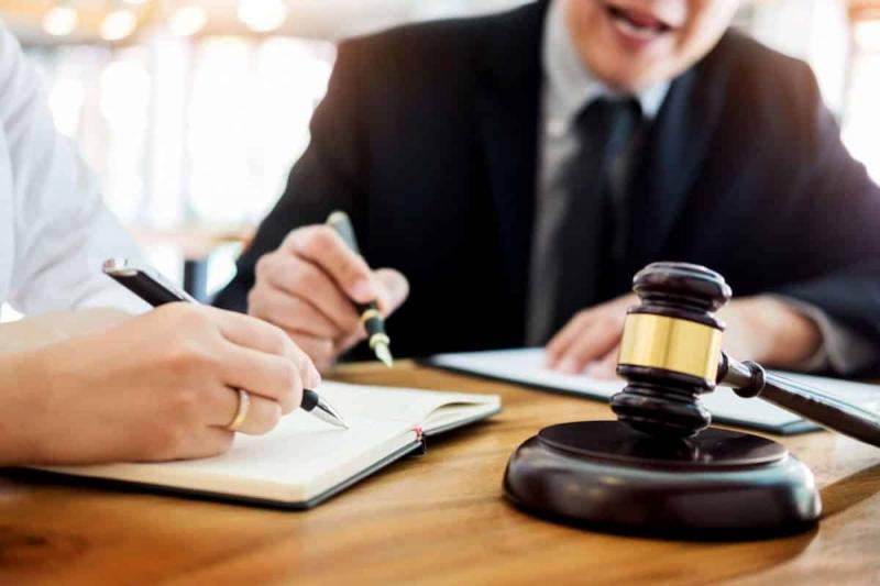 Hạn chế cạnh tranh trong thị trường hành nghề luật sư