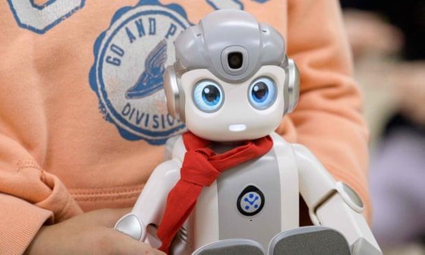 Robot Alpha Mini. (Ảnh: Anthony Wallace/AFP)