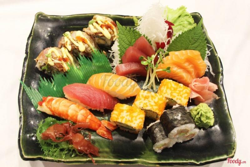 Sashimi cá hồi trình bày cực đẹp mắt