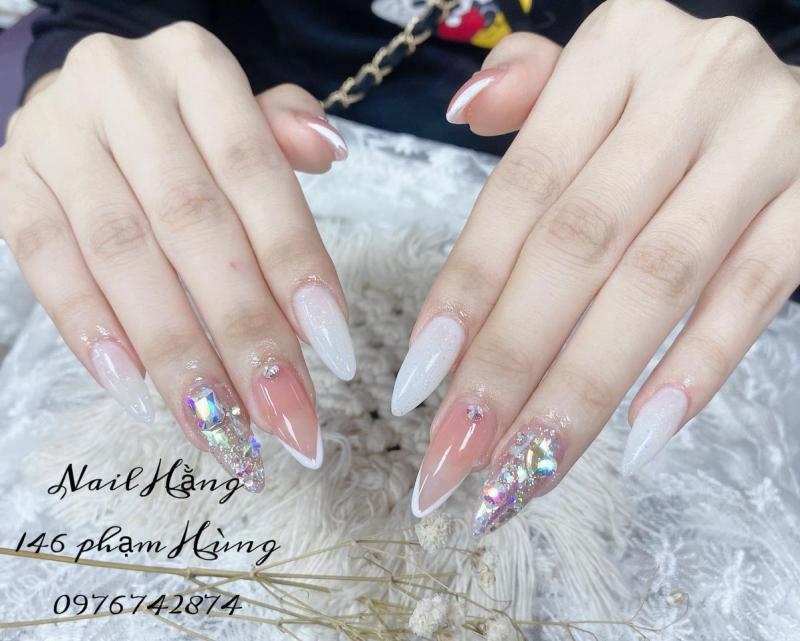 Hằng Nail sẽ giúp bạn hiểu rõ và nắm chắc những kỹ năng cơ bản về nghề nail, tạo cơ sở để bạn lĩnh hội những kiến thức chuyên sâu hơn