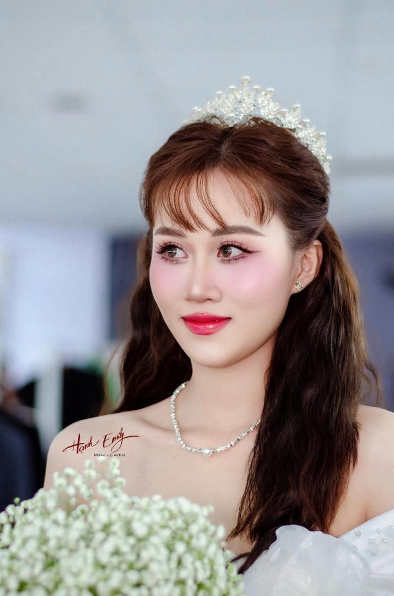 Hạnh Emily Makeup Artist