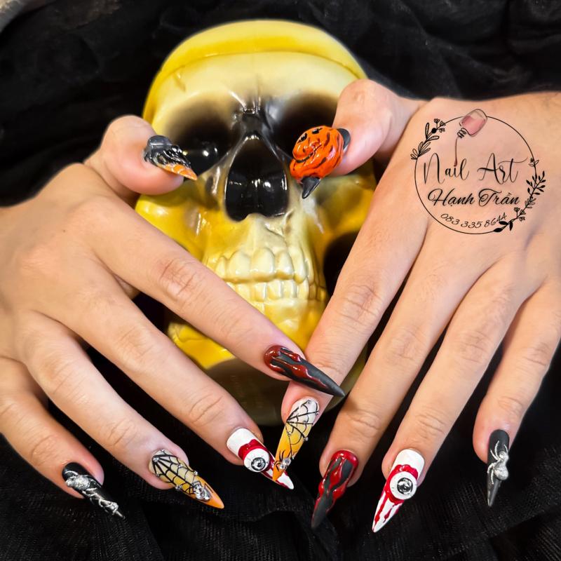 Đến với Hạnh Trần Nail Art, các học viên sẽ được hướng dẫn tỉ mỉ các kỹ thuật từ cơ bản đến nâng cao