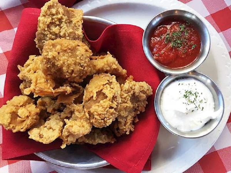 Hàu đá có tên tiếng Anh là Rocky Mountain Oysters