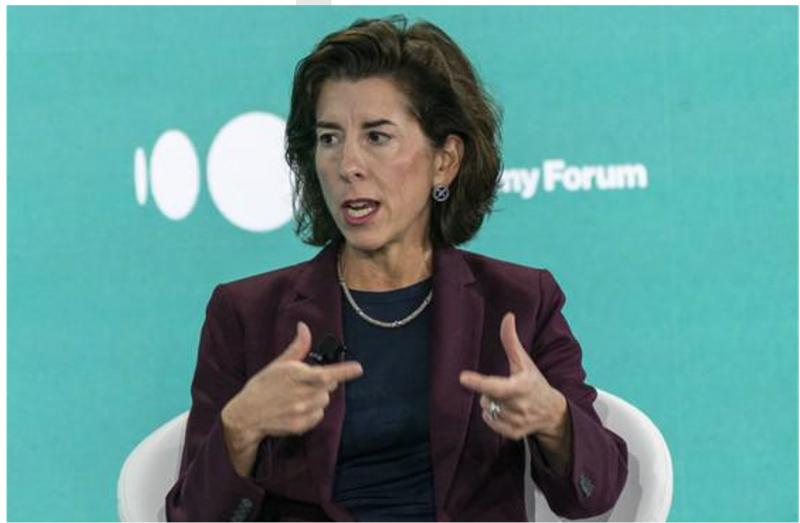 Bộ trưởng Bộ Thương mại Mỹ Gina Raimondo. (Ảnh: Bloomberg)