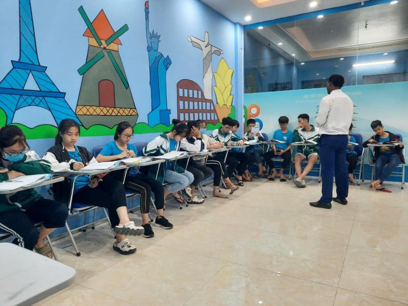 Một lớp học tại Ocean Edu Bình Giang với giáo viên nước ngoài