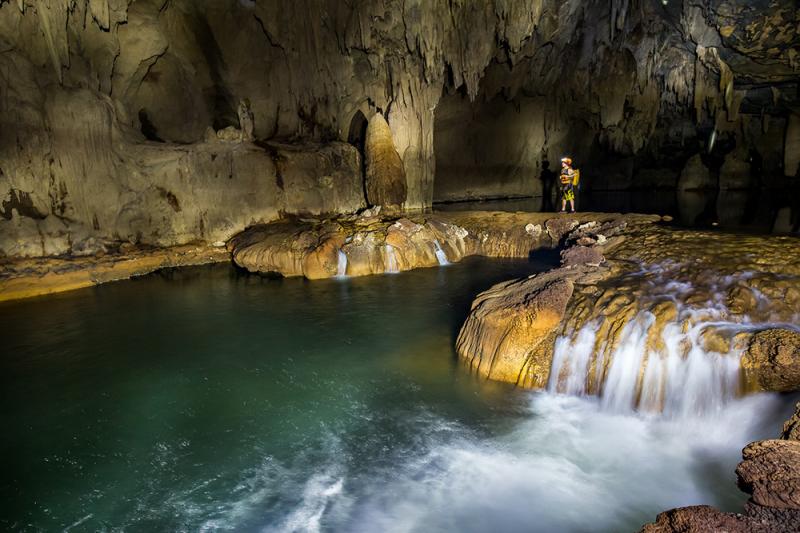 Hệ thống hang động Tú Làn