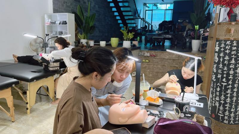 He Zhuang Beauty & Academy NhaTrang