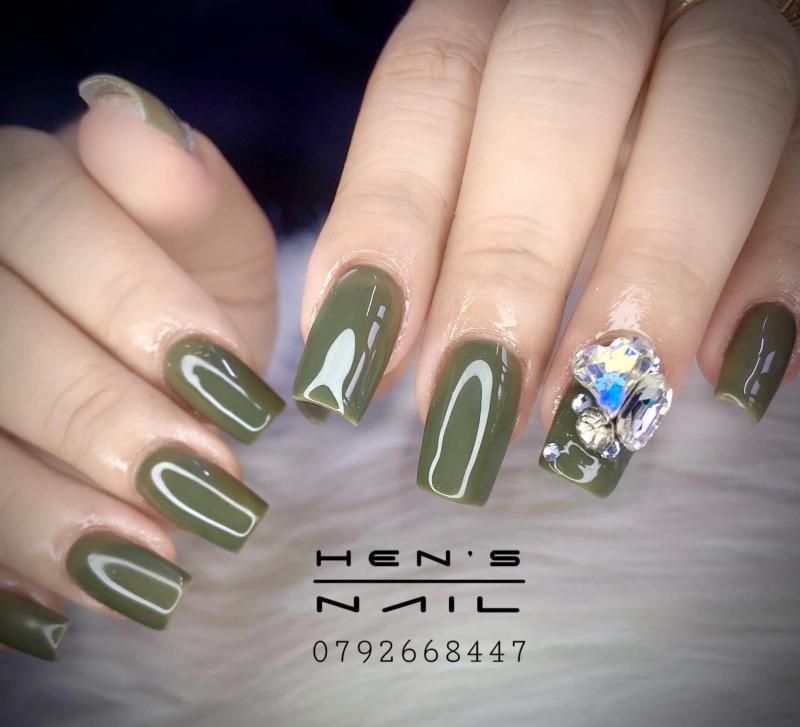 Hen's Nail luôn chăm chút, tỉ mỉ cho từng chiếc móng của khách hàng, cố gắng để tạo ấn tượng tốt nhất trong mắt khách hàng