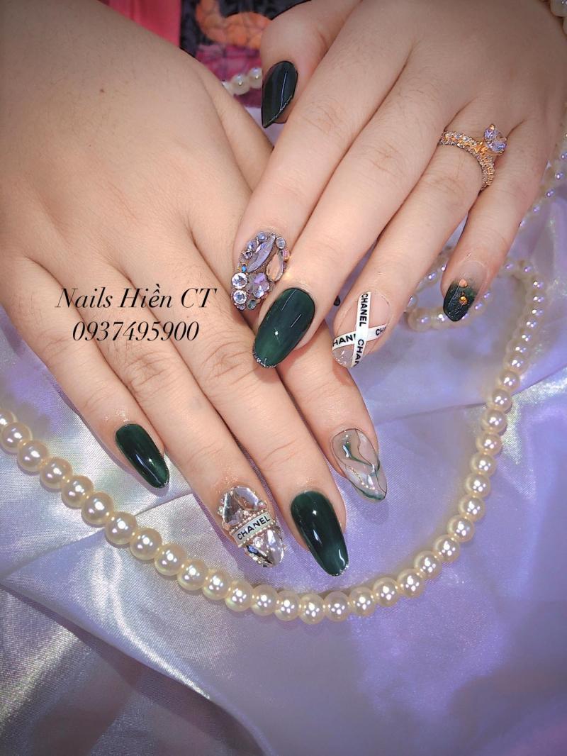 Nail Hiền  thường xuyên cập nhật những mẫu nail mới để phục vụ khách hàng một cách tốt nhất