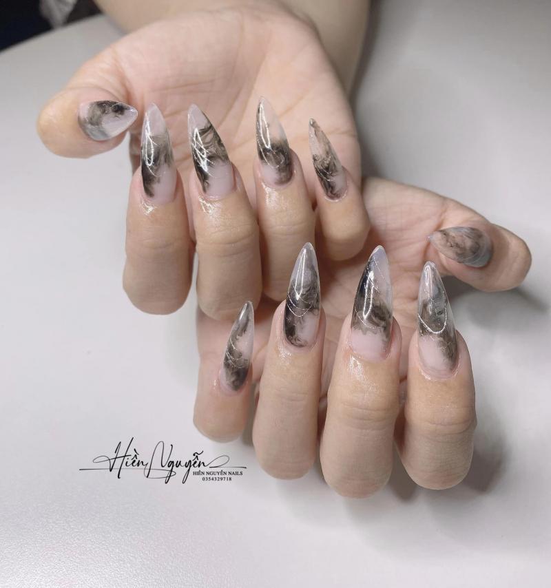 Hiền Nguyễn Nails chăm sóc từng ngón tay, ngón chân của chị em bằng cả trái tim, đôi bàn tay khéo léo, niềm đam mê và trí sáng tạo trong từng bước