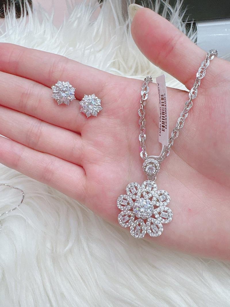 Hiền Phạm Silver