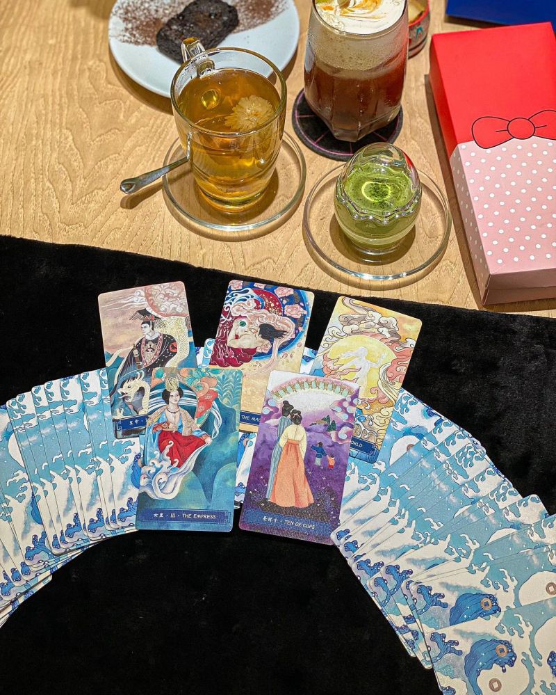 HIPPO Tea & Tarot