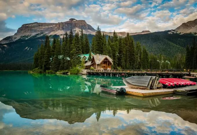Hồ Emerald, tấm gương khổng lồ ở Canada