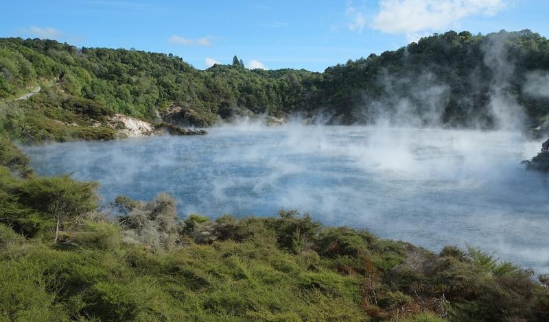 Nhờ các hoạt động địa chất mà hồ Frying Pan trở thành hồ nước nóng kì lạ nhất thế giới
