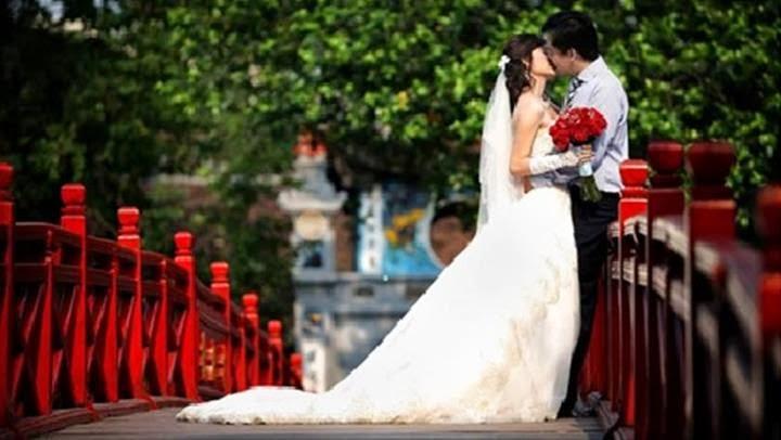 Chụp ảnh cưới ở Hồ Gươm