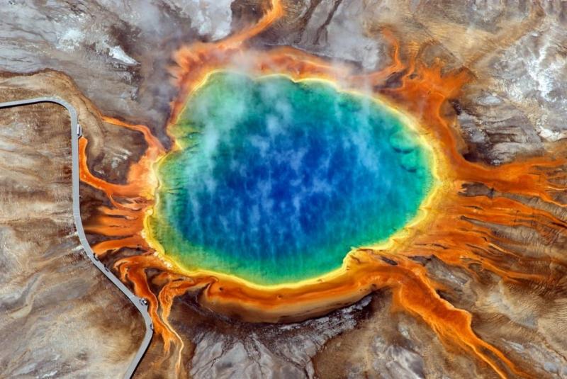 The Grand Prismatic Spring là một trong những kỳ quan về nước ấn tượng nhất thế giới