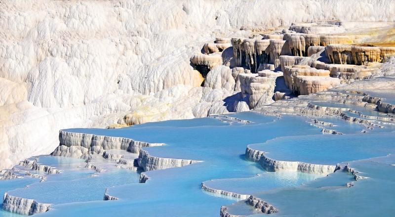 Hồ Pamukkale là điểm đến thu hút du khách ở tỉnh Denizli phía tây nam Thổ Nhĩ Kỳ