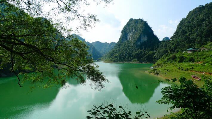 Hồ Thang Hen thơ mộng
