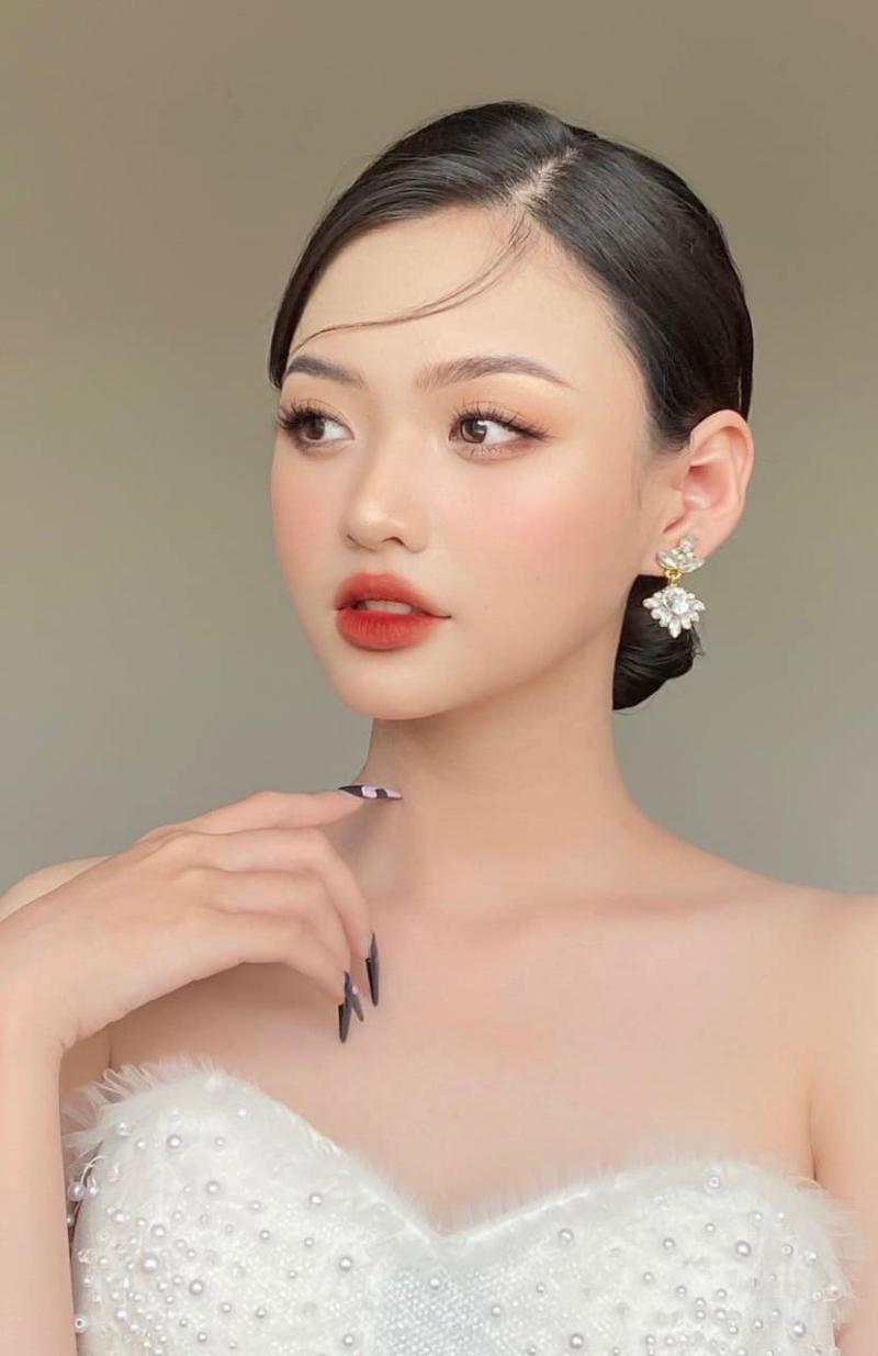 Hồ Thu Make Up