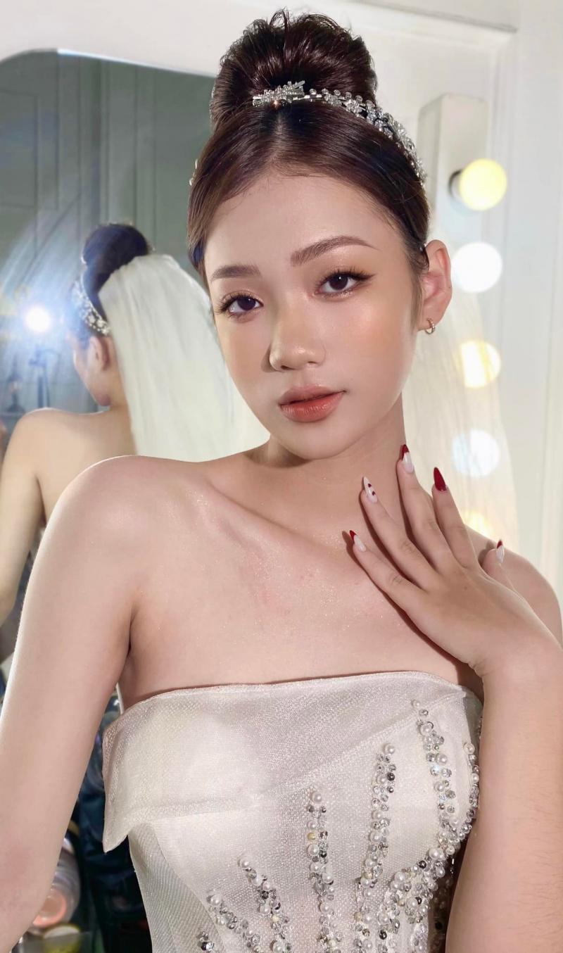 Hồ Thu Make Up