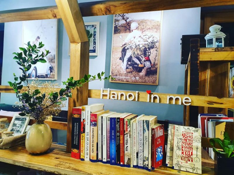 Hoa 10 Giờ - Floral & Book Cafe