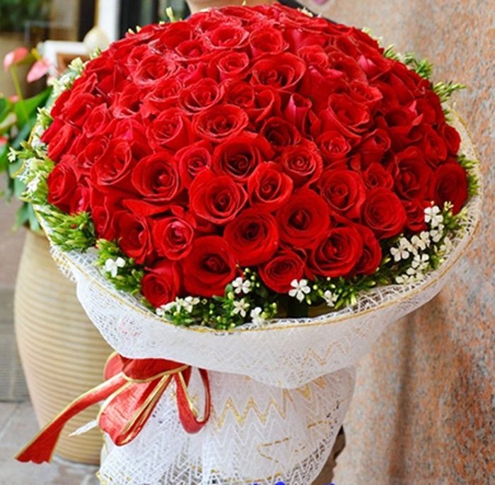 Một bó hoa hồng đỏ tặng bạn gái nhân ngày 20/10 sẽ thay lời chàng muốn nói “Anh yêu em”