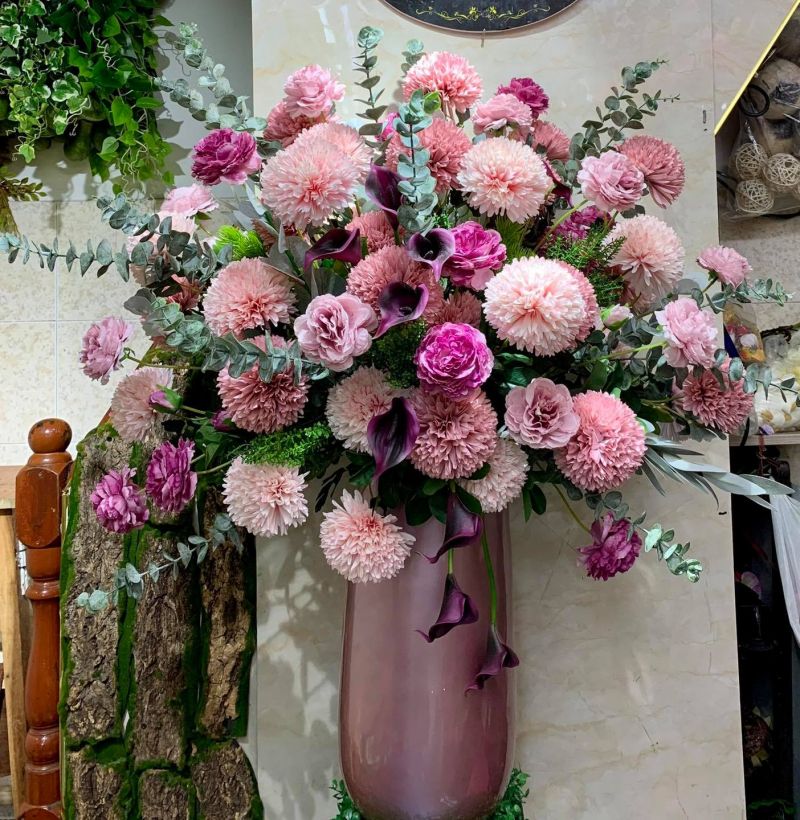 Shop bán hoa lụa: Bạn đang tìm kiếm một cửa hàng bán hoa lụa đẹp và uy tín? Chào mừng đến với shop của chúng tôi! Chúng tôi mang đến cho bạn các sản phẩm hoa lụa giả cho các dịp đặc biệt và thường ngày. Với sự đa dạng về kiểu dáng, màu sắc và hương thơm, bạn sẽ tìm thấy sản phẩm hoa lụa giả mà mình ưa thích. Hãy ghé qua shop để lựa chọn và mua sắm nhé!