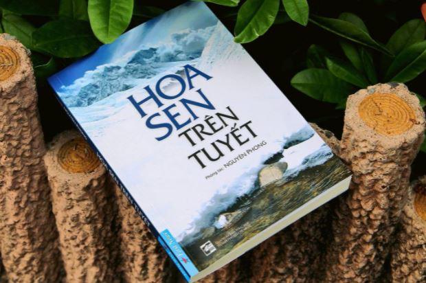 Hoa sen trên tuyết