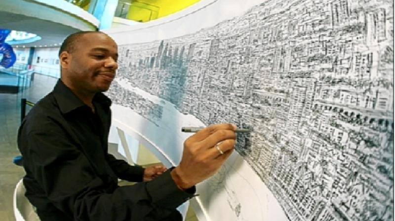 Hình ảnh họa sĩ Stephen Wiltshire đang vẽ lại toàn cảnh thành phố