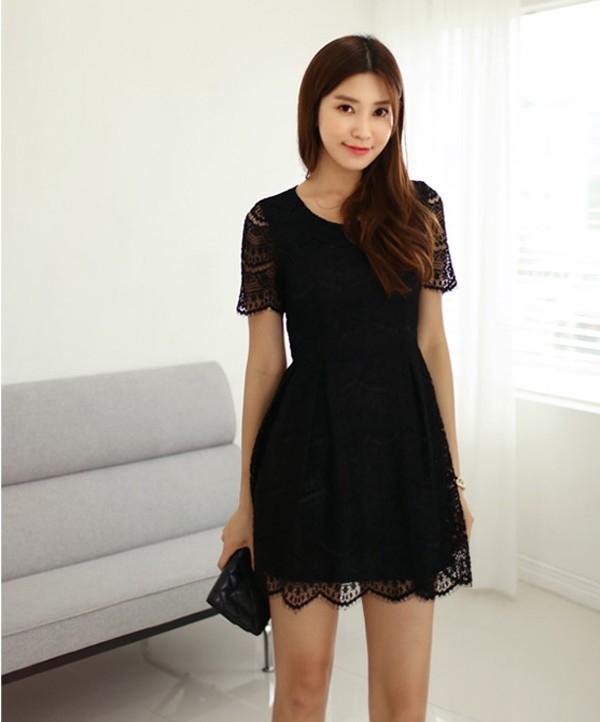 Hãy chọn một chiếc Little Black Dress cổ điển