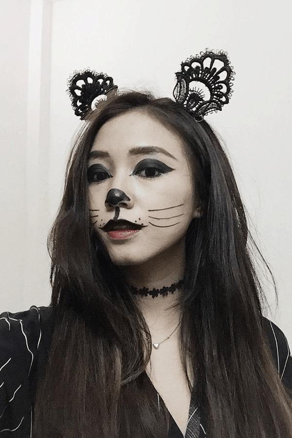 Hóa trang thành mèo Halloween